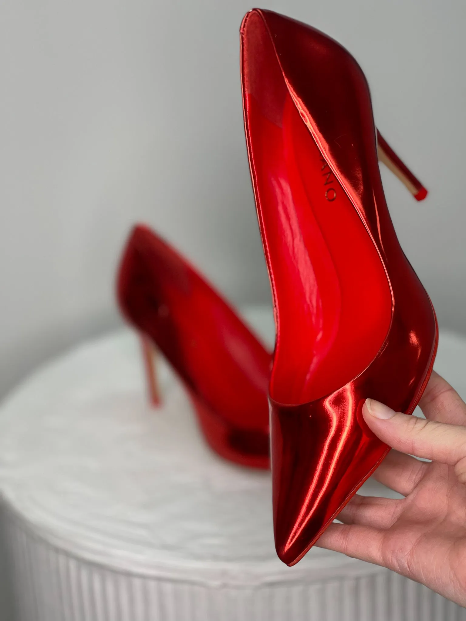 Anna Heel - Red