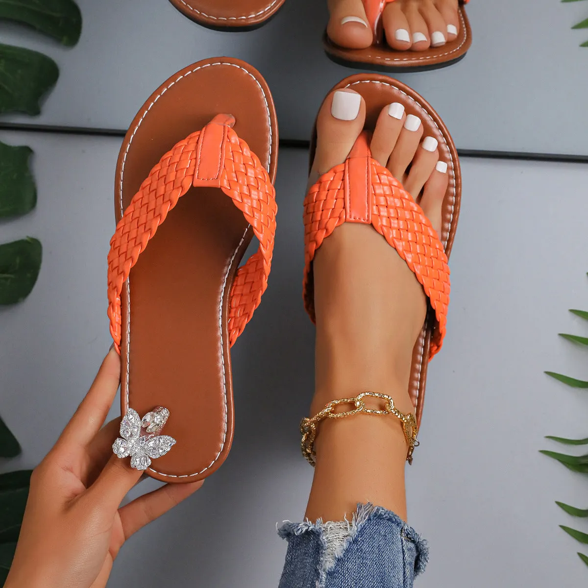 Wholesale Round Toe Flat Bottom Buckle Outer Wear Simple Thong Sandals Slippers